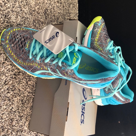 Asics Shoes - Never even tried on pair of running shoes